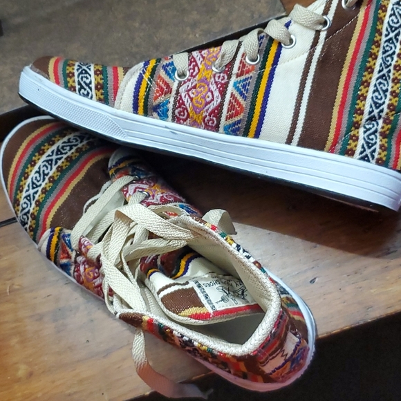 Crazy Andean Shoes Sz 8 Multi-color - Picture 5 of 8